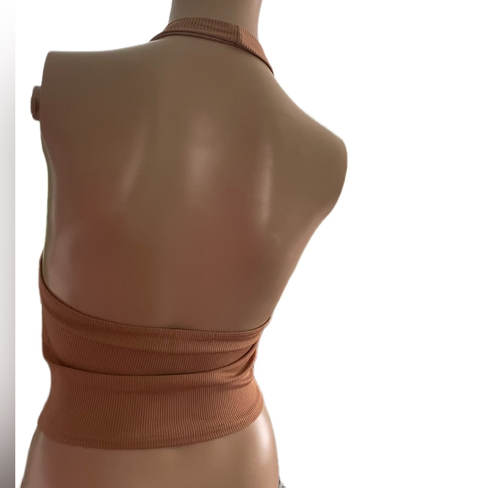 PrettyLittleThing Ribbed Tan Halter Top - Picture 3 of 4
